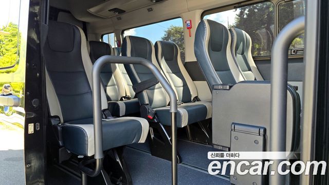 Hyundai Solati 15-seater Luxury 2022 — фото 16