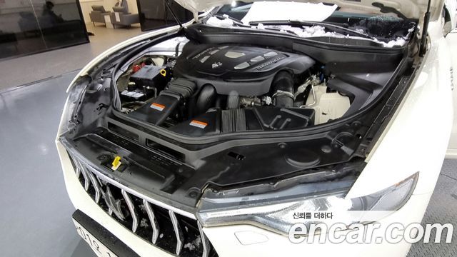 Maserati Levante 3.0 Diesel AWD GranLusso 2018 — фото 6