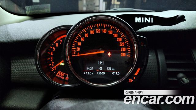 MINI Cooper 5Door Standard 3rd 2020 — фото 8