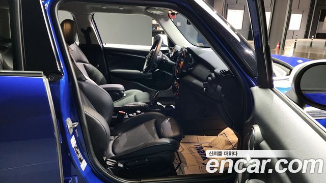 MINI Cooper 5Door Standard 3rd 2020 — фото 10