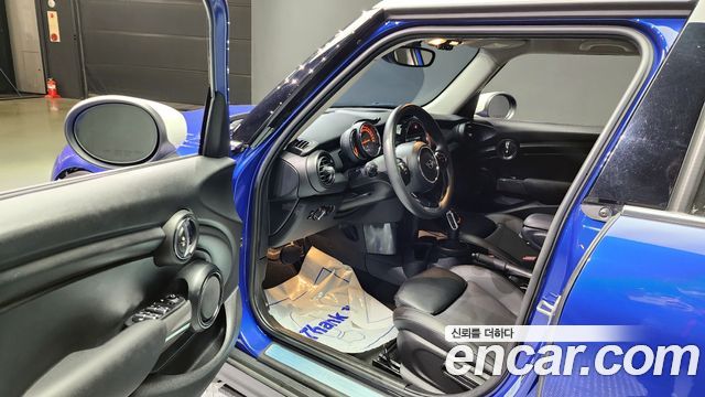 MINI Cooper 5Door Standard 3rd 2020 — фото 11