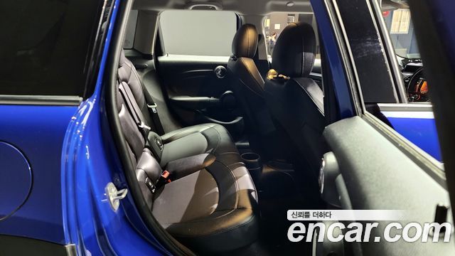MINI Cooper 5Door Standard 3rd 2020 — фото 12
