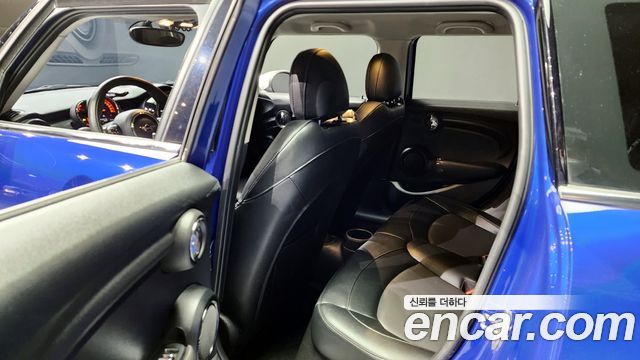 MINI Cooper 5Door Standard 3rd 2020 — фото 13