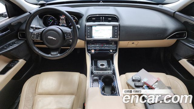 Jaguar XE 20d Prestige 2016 — фото 7