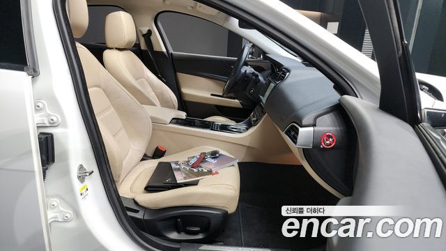 Jaguar XE 20d Prestige 2016 — фото 11