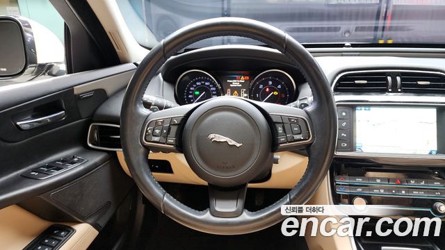 Jaguar XE 20d Prestige 2016 — фото 13