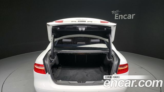 Jaguar XE 20d Prestige 2016 — фото 20