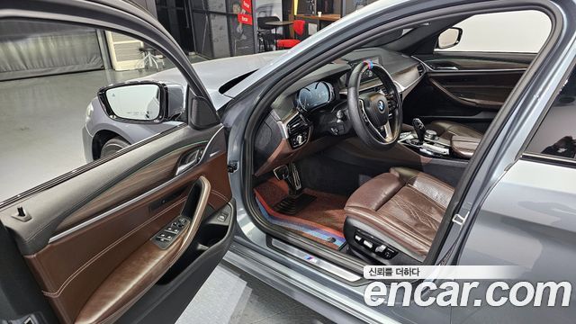 BMW 5 Series (G30) 530i xDrive M Sport Package Plus 2017 — фото 10