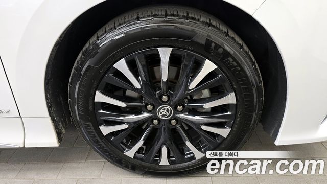 Toyota Alphard (IV) 2.5 HEV Executive AWD 2024 — фото 5