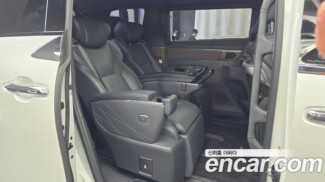 Toyota Alphard (IV) 2.5 HEV Executive AWD 2024 — фото 12