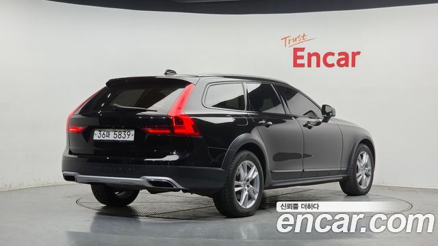 Volvo V90 Cross Country D5 AWD 2017 — фото 2