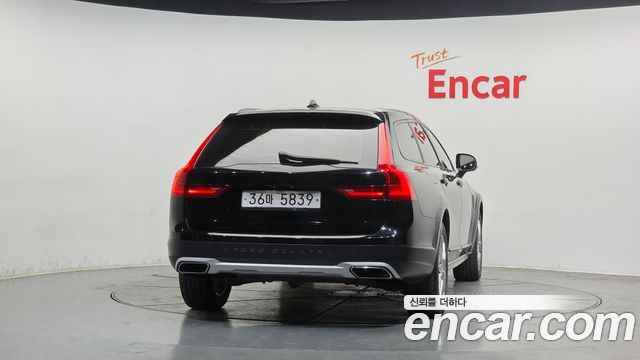 Volvo V90 Cross Country D5 AWD 2017 — фото 4
