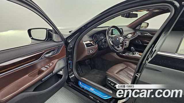 BMW 7 Series (G11) 750Li xDrive 2016 — фото 11
