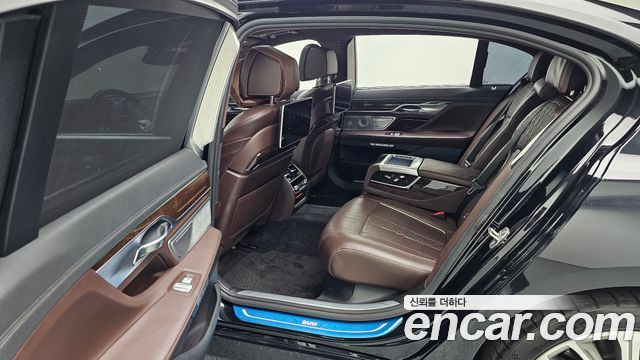 BMW 7 Series (G11) 750Li xDrive 2016 — фото 12