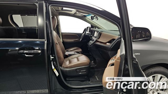 Toyota Sienna 3.5 AWD 2017 — фото 11