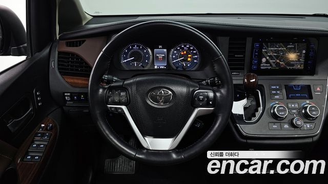 Toyota Sienna 3.5 AWD 2017 — фото 13
