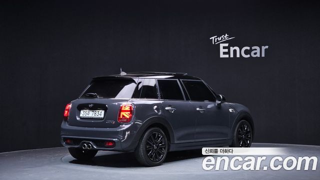 MINI Cooper S 5Door Standard 3rd 2019 — фото 2