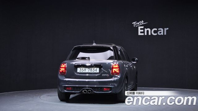 MINI Cooper S 5Door Standard 3rd 2019 — фото 4