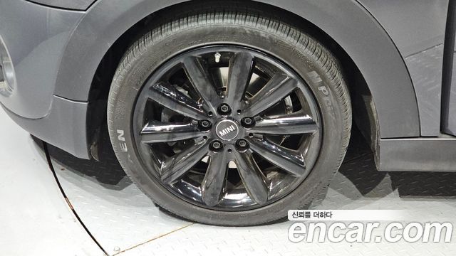 MINI Cooper S 5Door Standard 3rd 2019 — фото 5