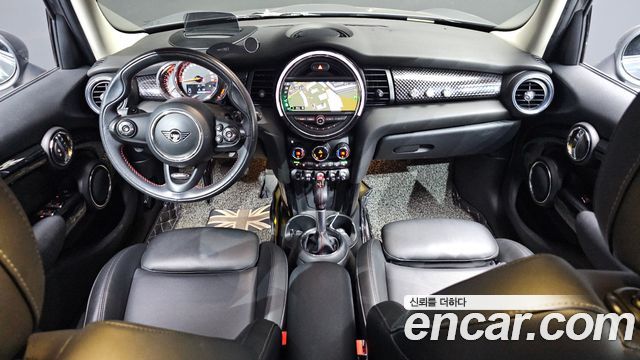 MINI Cooper S 5Door Standard 3rd 2019 — фото 7