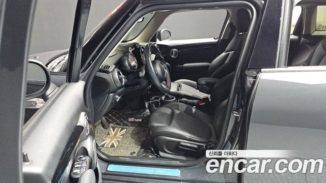 MINI Cooper S 5Door Standard 3rd 2019 — фото 10