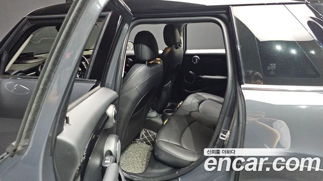 MINI Cooper S 5Door Standard 3rd 2019 — фото 12