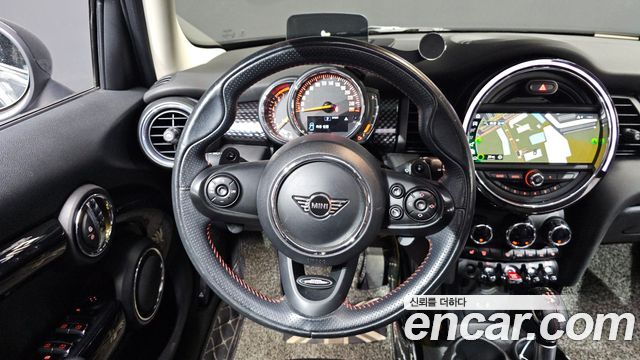 MINI Cooper S 5Door Standard 3rd 2019 — фото 13
