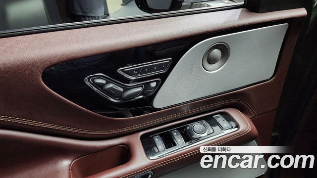 Lincoln Aviator (II) 3.0 Black Label AWD 2022 — фото 17
