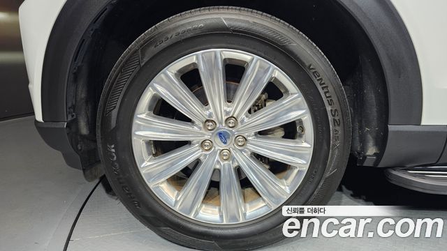 Ford Explorer (VI) 2.3 LimIted 4WD 2020 — фото 5