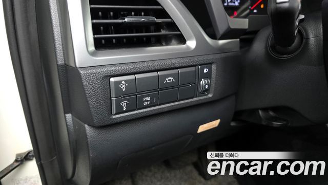KG Mobility (SsangYong) Beautiful Korando Gasoline 1.5 2WD C5 Plus 2022 — фото 13