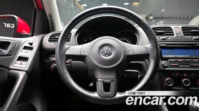 Volkswagen Golf (VI) 1.6 TDI Blue Motion 2011 — фото 14