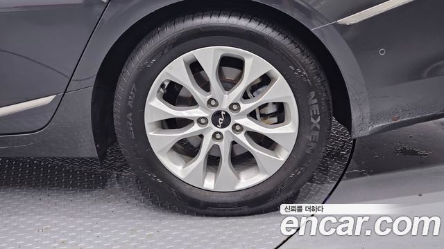 Kia K8 2.5 Gasoline 2WD Noblesse 2022 — фото 5