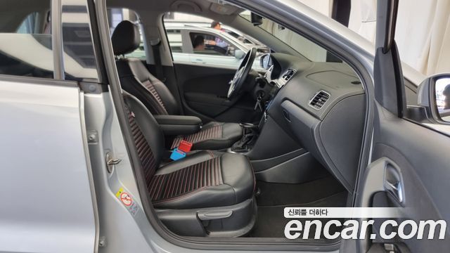 Volkswagen Polo 1.6 TDI R-Line 5th 2013 — фото 15