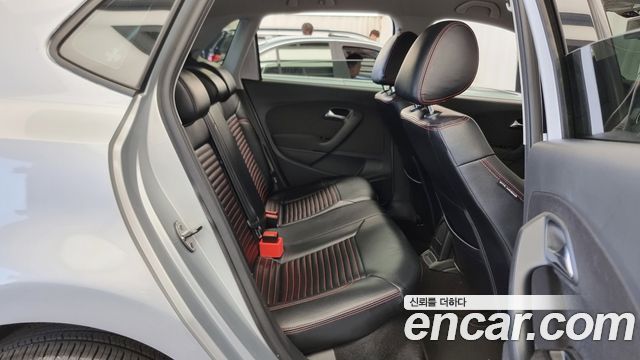 Volkswagen Polo 1.6 TDI R-Line 5th 2013 — фото 16