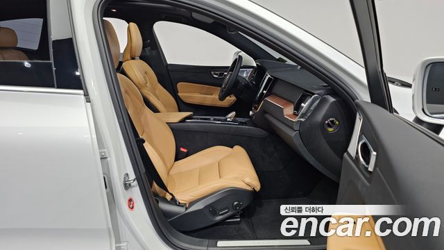 Volvo XC60 (II) B5 Ultra Bright 2025 — фото 11