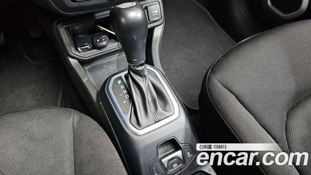 Jeep Renegade 2.4 Longitude High 2018 — фото 9