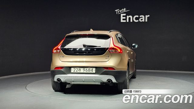 Volvo V40 Cross Country T5 AWD 2013 — фото 4