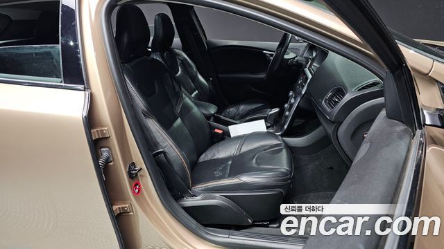 Volvo V40 Cross Country T5 AWD 2013 — фото 10
