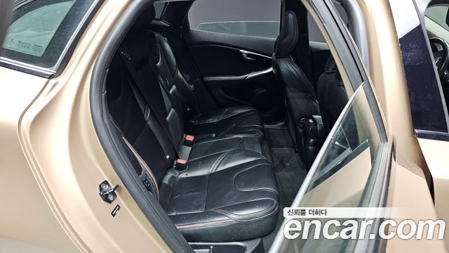 Volvo V40 Cross Country T5 AWD 2013 — фото 11