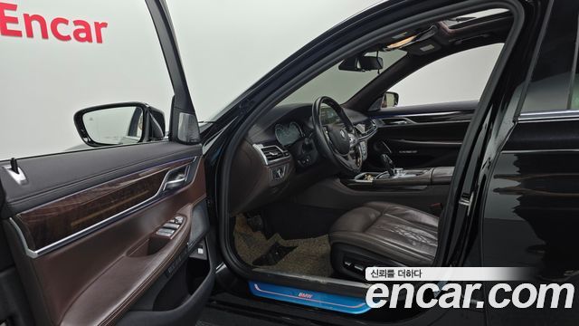 BMW 7 Series (G11) 750Li xDrive 2017 — фото 10