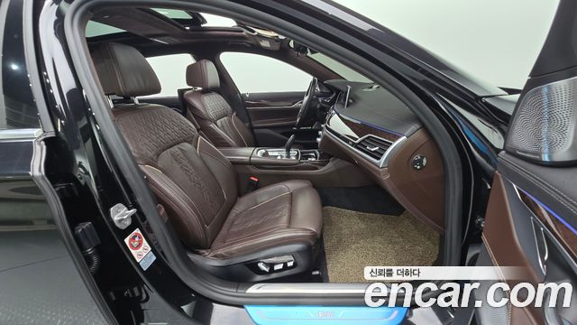 BMW 7 Series (G11) 750Li xDrive 2017 — фото 11