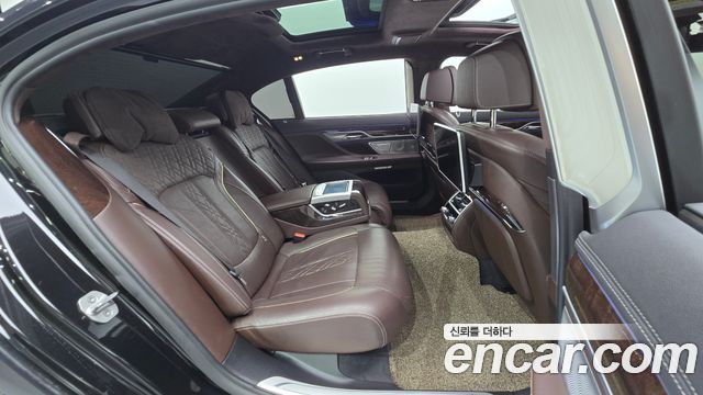 BMW 7 Series (G11) 750Li xDrive 2017 — фото 12