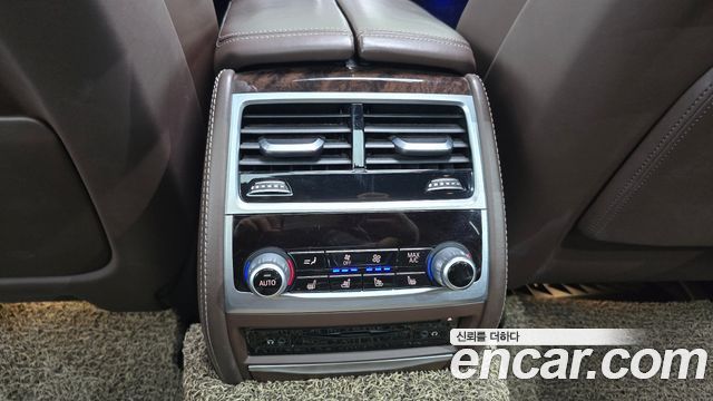 BMW 7 Series (G11) 750Li xDrive 2017 — фото 19