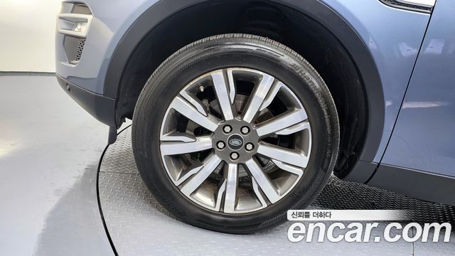Land Rover Discovery Sport 2.0 TD4 HSE Luxury 2018 — фото 5