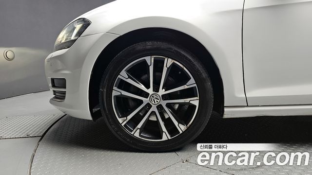 Volkswagen Golf (VII) 2.0 TDI Premium 2015 — фото 5