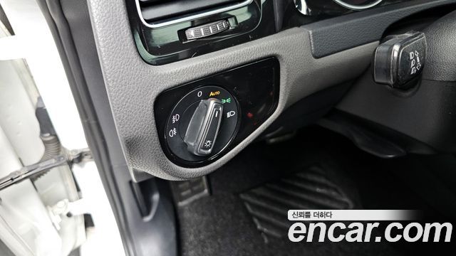 Volkswagen Golf (VII) 2.0 TDI Premium 2015 — фото 17