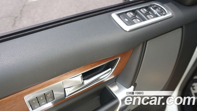 Land Rover Discovery 4 3.0 SDV6 SE 2016 — фото 20