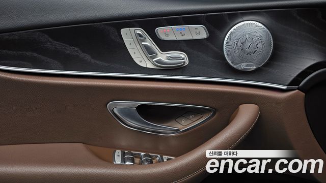 Mercedes-Benz E-Class (W213) E300 4MATIC Avnatgarde 2019 — фото 23