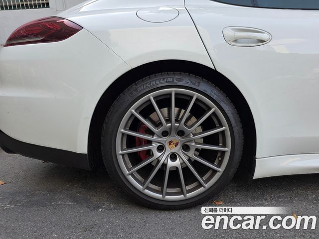 Porsche Panamera 4.8 GTS 970 2014 — фото 10