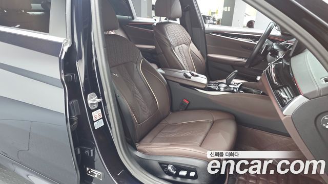 BMW 5 Series (G30) 530i M Sport Package 2023 — фото 10